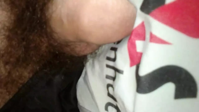Süt dolu büyük penisli genç Kolombiyalı porno