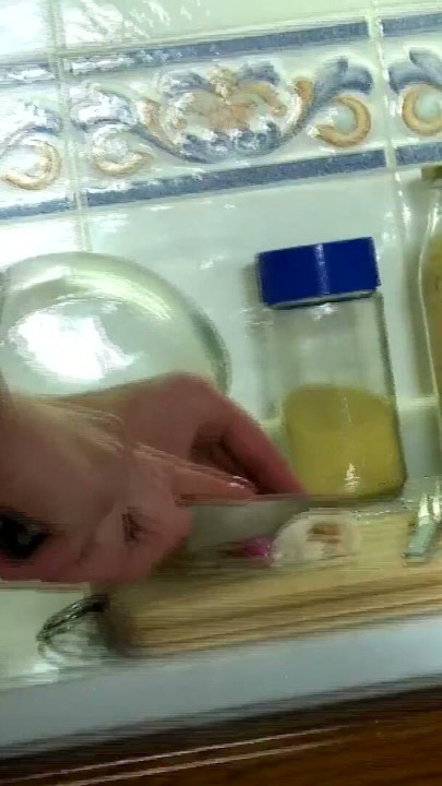 Güzel Fransız Milf Cristal Bardzo mutfakta yuvarlak götünü sikiyor | Klip 1
