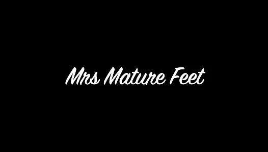 Mrs Mature Feet Big Granny Pants and Tights 427