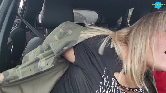 Kirli koca beni arabada çıplak alır ve beni parmaklar