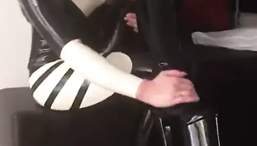 lateks kedi kıyafeti