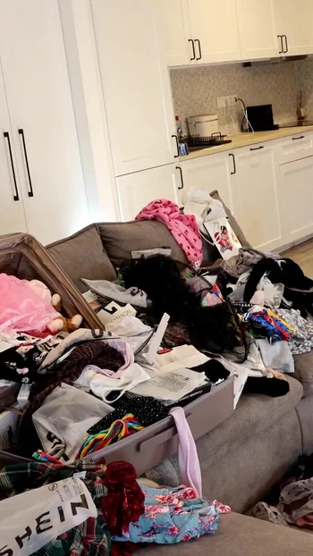 Обязательный для обмена момент из "Сексуальной и возбужденной худенькой шлюшке с длинными ногами заскучает в ее прозрачном просвещенном платье"