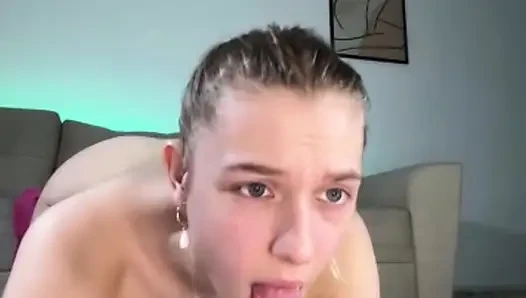 Sarkık memelerle sikişiyor ve yakın çekim boşalıyorum jucielussie