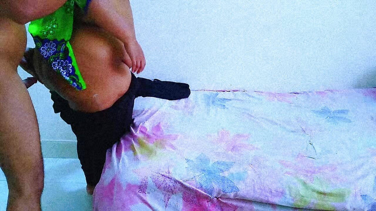 18+ iri güzel genç kız öğretmen ustası Zee tarafından sikiliyor