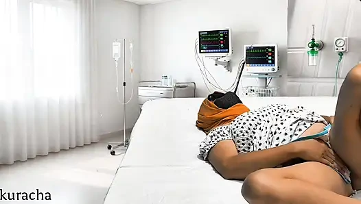 Hijab - la hermanastra siente que ella necesita un sexo cuando estaba sola