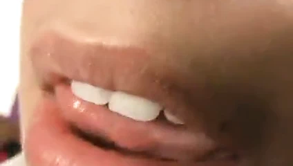 Yasemin'in kırmızı ayakkabıları