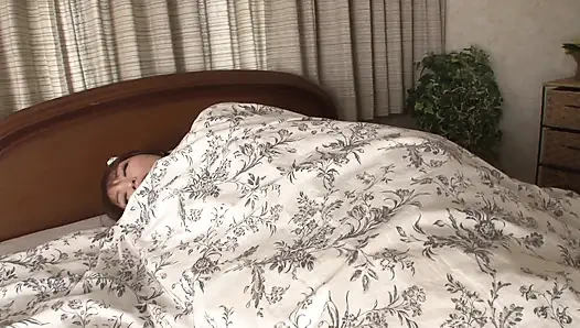 Yani kim azgın değilken uyanıyor? Kesinlikle bu ateşli Asyalı kız değil