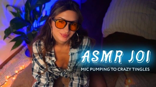 ASMR 31 TALIMATı. Sevimli esmer yoğun mikrofon yarağını çılgın gıdına pompalıyor. Amy Haze