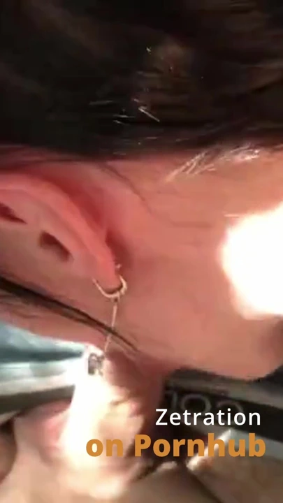 İlk kez sakso çekiyorum! Onu derine alacağım için çok gerginim