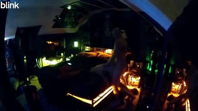 Bobby beni iyi ve sert sikiyor