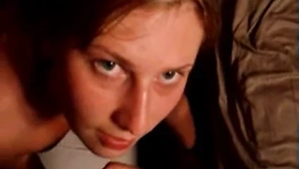 21 yaşındaki riley büyük bir yüz alıyor