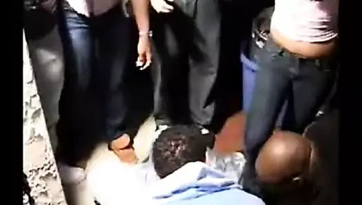 Üniversiteli gençler vahşi üniversite partisinde parmaklanıyor