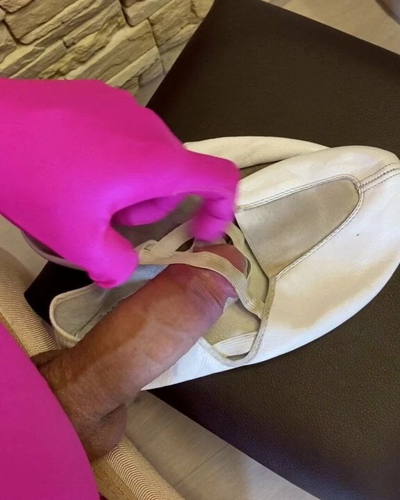 Im Anzug auf die Schlappen gewichst