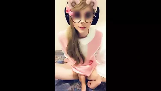 tgirl işiyor ve boşalan