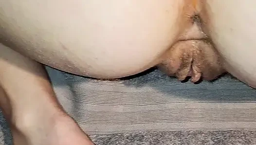 Anal çift prezervatifsiz eve geldiğimde evi temizliyor!!