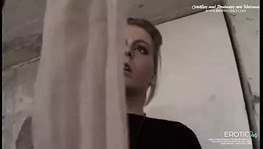 Çamaşır odasına püskürtüyor