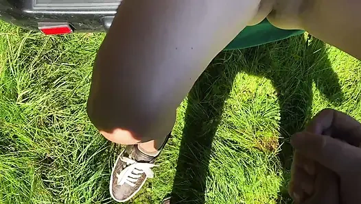 Ateşli evli kadın araba bagajında yoğun açık havada anal seks yapıyor - amatör bakış açısı gerçek çift