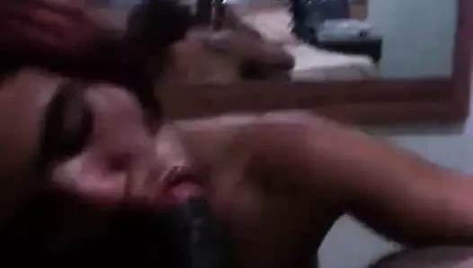 DEU A BUCETA E SENTOU COM O CU NO PAU