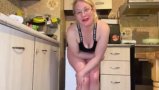 Kalçalarımı ağdalıyorum ve yağlıyorum