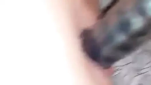 Bayan yapay penis ile oynuyor