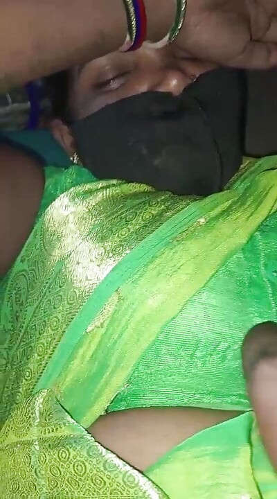 Kardeşim bana Hari Saree'de iyi olduğumu söyledikten sonra beni siktirdi