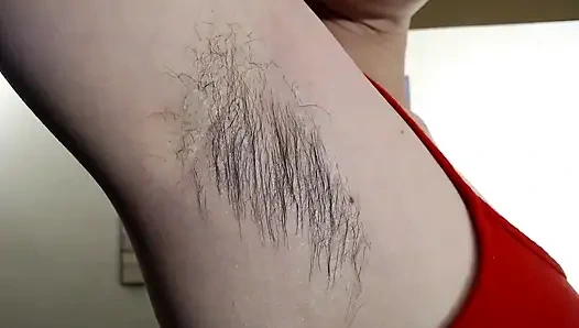 Uzun koyu kıllı koltuk altı yakın çekim