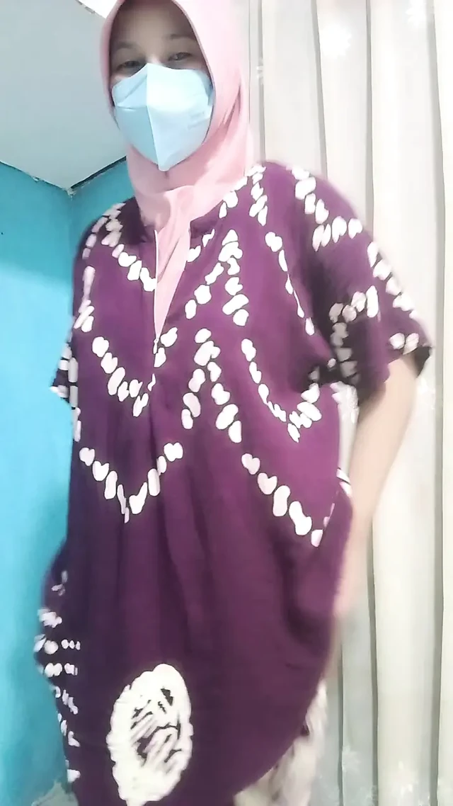 Beni olabildiğince çok seviştirecek büyük bir penis arıyorum.