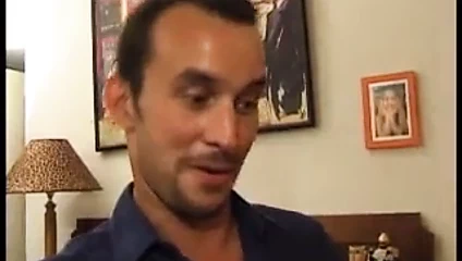 Karısını arkadaşıyla paylaşıyor