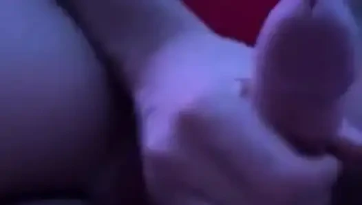 işten eve döner dönmez penisimle ilgilenmesini istiyorum