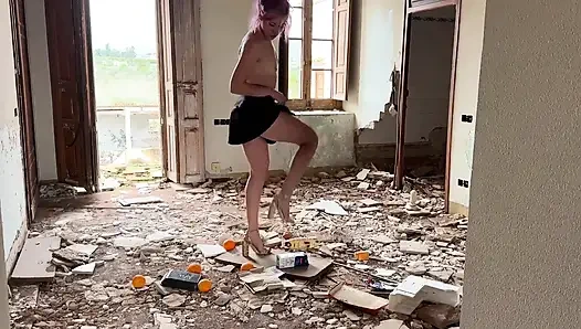 Topuklu ayakkabı altında ezildi