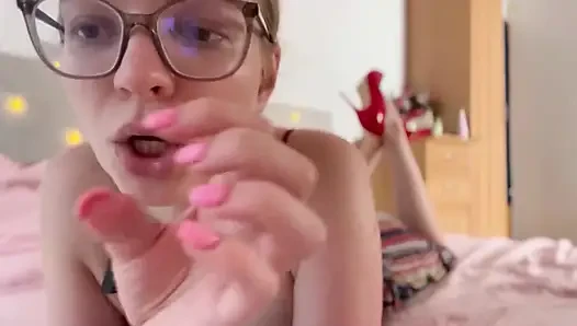 Fısıldayan aşağılayıcı kelimeler asmr