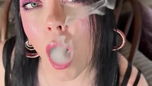 İç çamaşırlı Tina Snua'dan senin için sarkıyor ve sürükleniyor - senin için sigara içiyor - ome omi snap lace