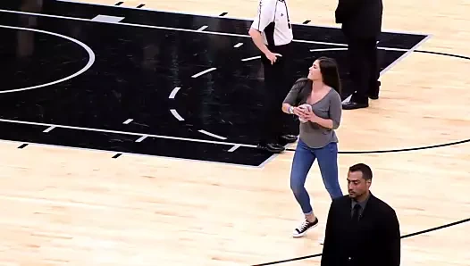 Kelsey Erik tişört atmak beni zorluyor.