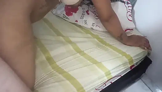 Büyük götlü genç latin sonunda boşalma ile sikiliyor