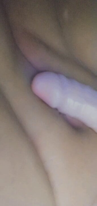 küçük yapay penis ile oynamak