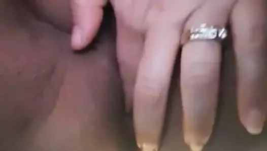 karısı gösterir KEDİ sırasında yemek molası