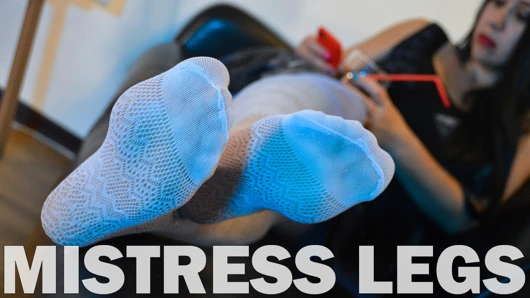 seksi metresi tabanlar ve ayak içinde beyaz file çoraplar yakın çekimler