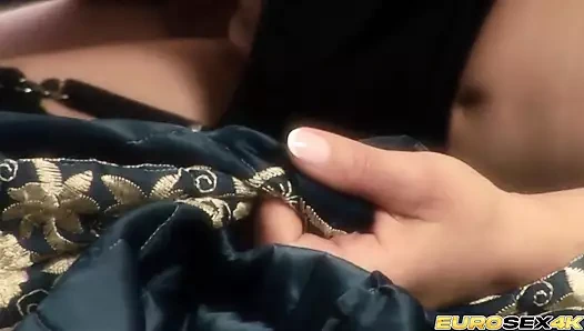 Zarif orta yaşlı seksi kadınla şehvetli öğleden sonra seksi