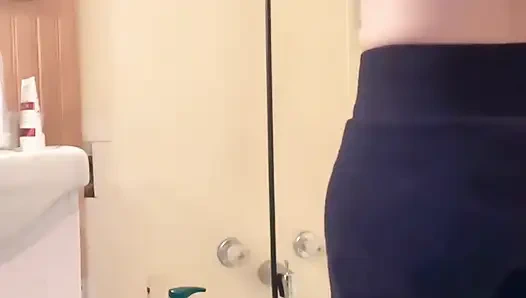 Hana küvette kıllarını yıkıyor küçük memeli çok güzel