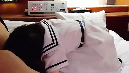 Idol beyaz denizci takım elbiseli kızın amının sesi harika. Erotik dili seni döllüyor. Amatör