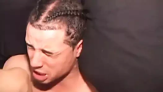 Azgın zenci kadının ateşli erkek arkadaşına büyük zenci yarağının tadına bakıyor derlemesi