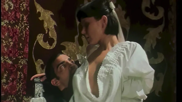 Kadın Sadece Poposundan Sikişmek Istiyor