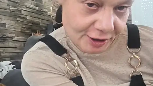 İyi Bir Penis Emiyorum Ve Beni MILF Ahlaksız Vajinamı Siktiriyorum