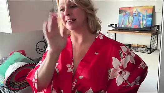 Üvey annenin cinsel iştahını keşfediyor - Brianna Beach - önce üvey anne geliyor