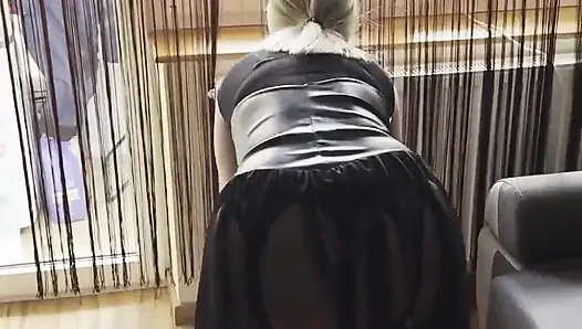 Üvey kız kardeşimi yakalayacağım ve temizlik yaparken onu sikeceğim