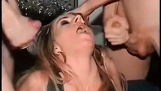 sarışın MİLF 3 yüz yükler