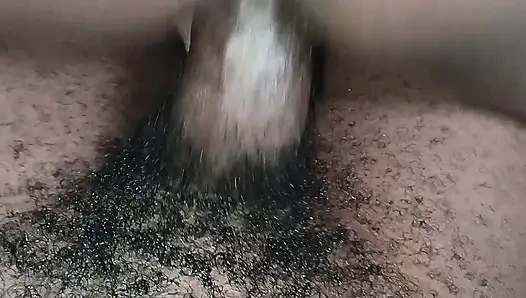 Ev bakıcısı amcığını gerdiriyor