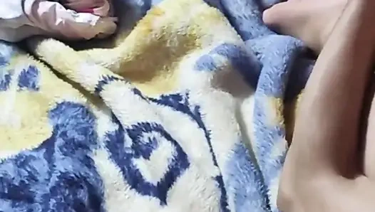 Yeni Faslı seks videosu kocasının evinde erkek arkadaşına kendini sundu.