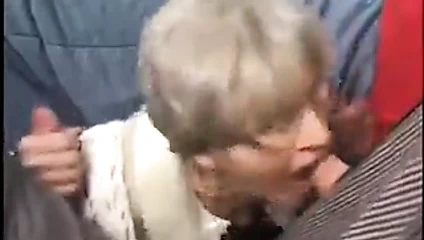 büyükanne jizz seviyor