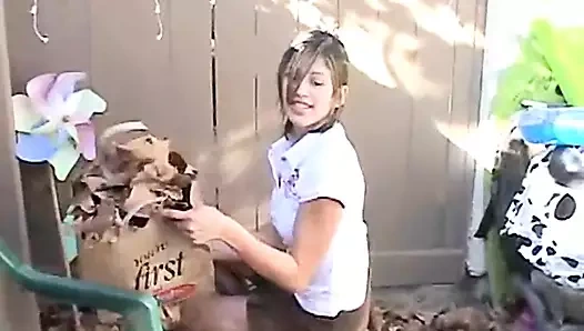 Azgın solo genç trixie ateşli ıslak amcığını parmaklıyor